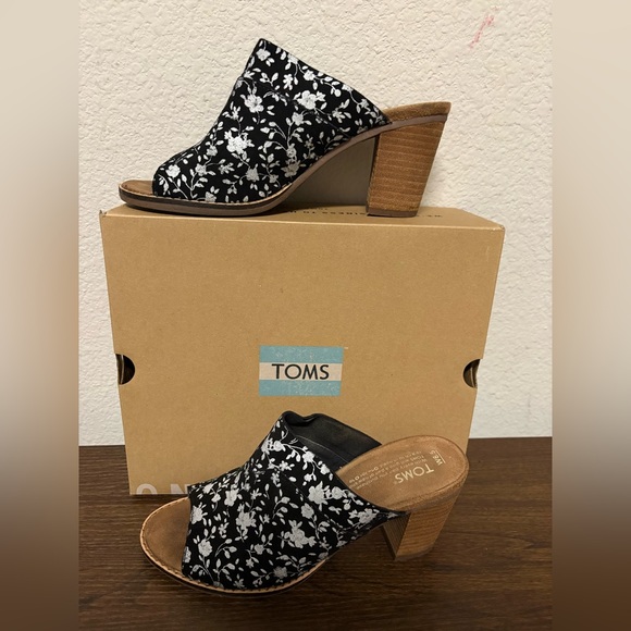 Toms Shoes - TOMS Black and White Floral Mules